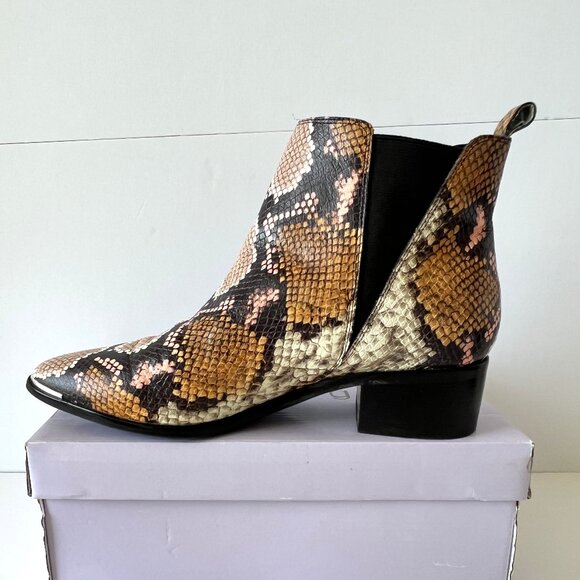 Marc Fisher LTD Yale Chelsea Ankle Boots, Pointy Toe, Size 9, Snakeskin Print EC - Picture 3 of 13